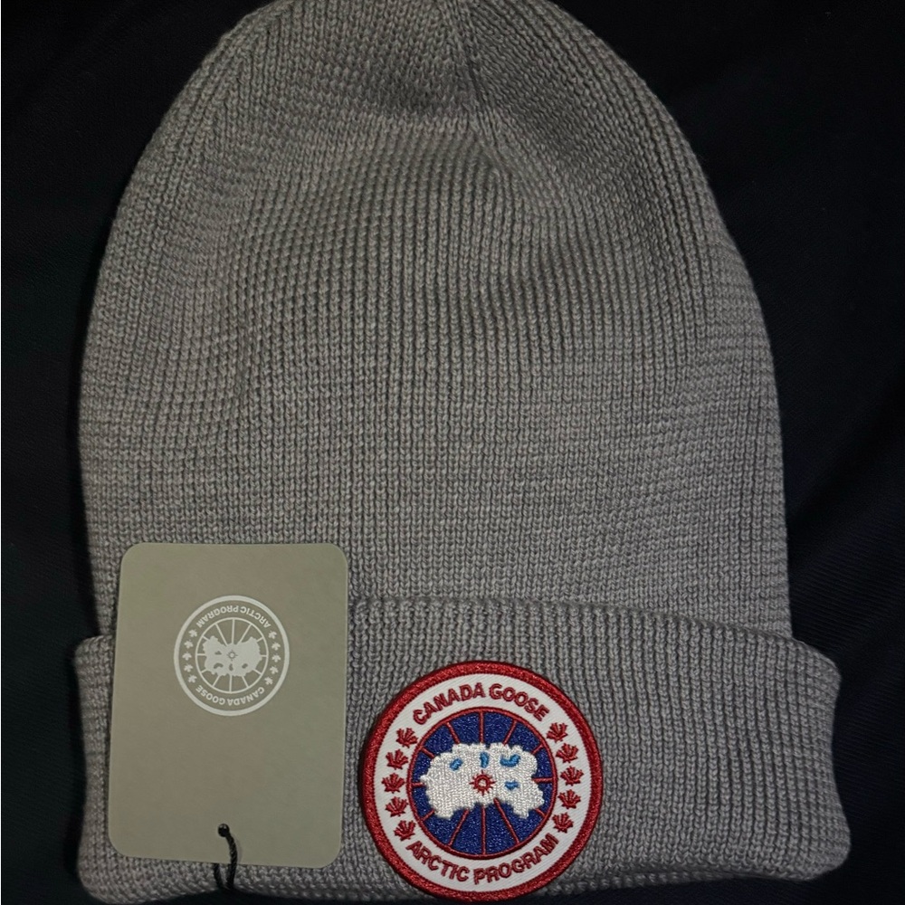 Canada Goose 100%Genuine Gray Knit Beanie w/Arctic Logo Rib, Unisex-One Size,NWT